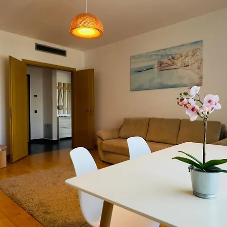 Bright & Cozy Retreat! アパート